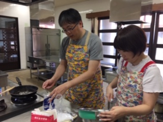 カリッカリ、あっつあつのサーターアンダギー作り