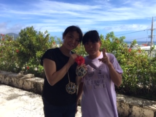 浮き球に、ハイビスカスの花が咲く~