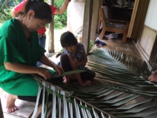 大きな葉っぱで、夏遊び♪